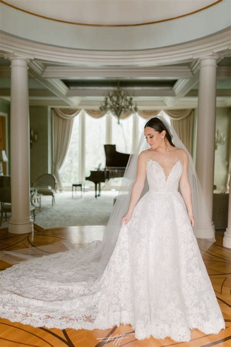hris.mlhuillier|monique lhuillier emilia bridal gown.